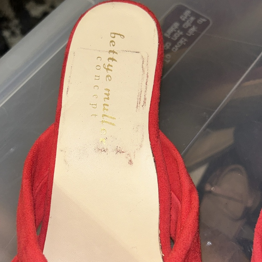 New Bettye Muller – Floyd Block Heel Sandal in red suede - Picture 6 of 12